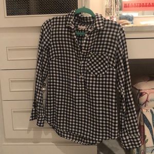 Women’s xs black and white half button up shirt